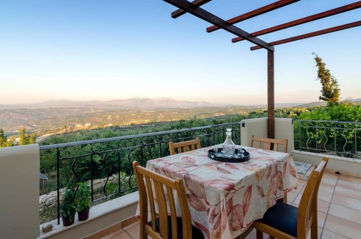 Aletraki -Off-Grid Retreat Above Heraklion, Peaceful Views Арханес Экстерьер фото